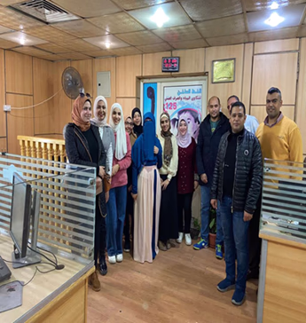 صورة جماعية خلال زيارة مصنع جراند فيش 1